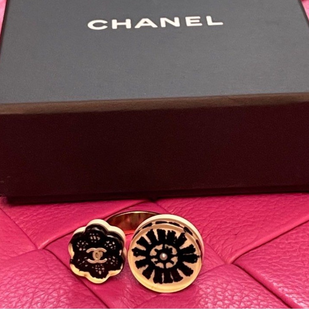 Chanel ring flower floral lace print